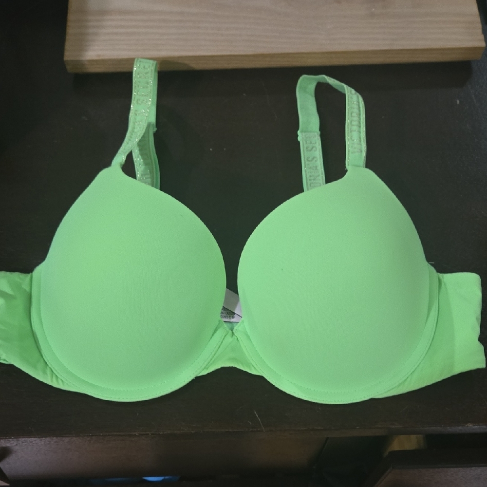 Victoria's Secret Green T-Shirt Pushup Bra with Underwire Support